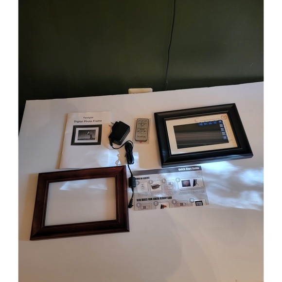 Pandigital Other - Pandigital Digital Photo frame - PAN7056W01 T 7" Display with Remote-NEVER USED!